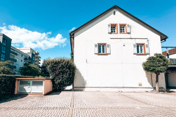 kostenloser Parkplatz auf dem Grundstück - Apartment Lörrach