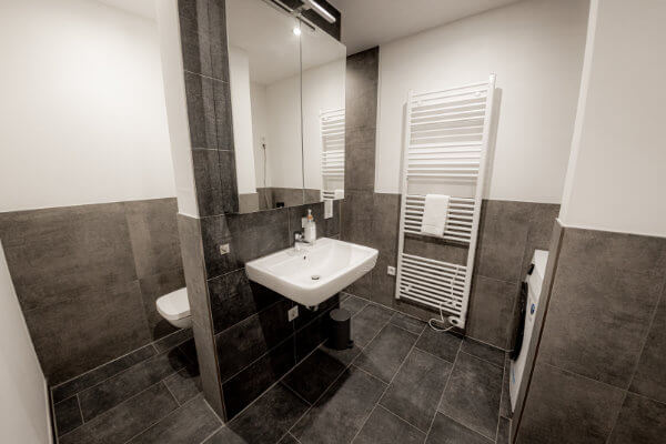 Modern bathroom in holiday accommodation in Herzogenaurach