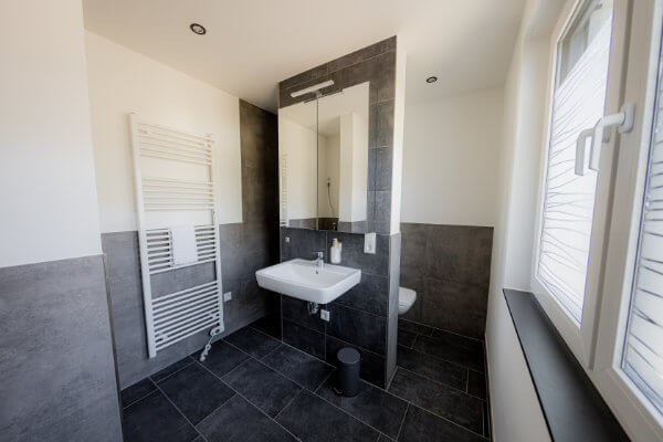 Modern, stylishly renovated bathroom in the flat in Herzogenaurach