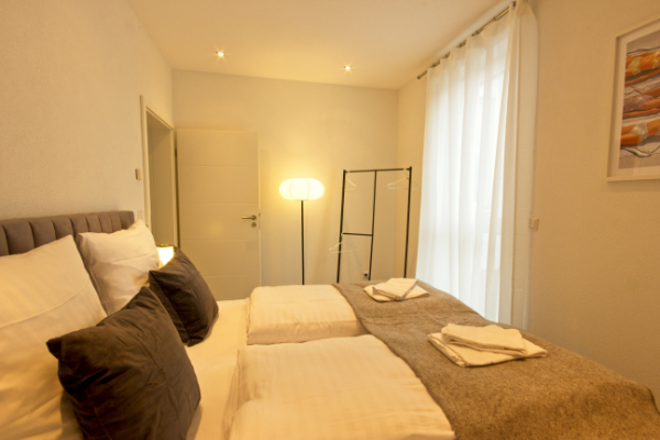 Bedroom extra blankets and pillows, towels - Rheinfelden - BONNYSTAY