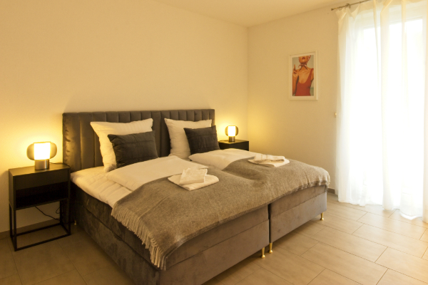 Bedroom with box spring beds - Rheinfelden - BONNYSTAY Rheinfelden