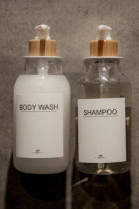 Accommodation with shampoo, shower gel and soap for rent
