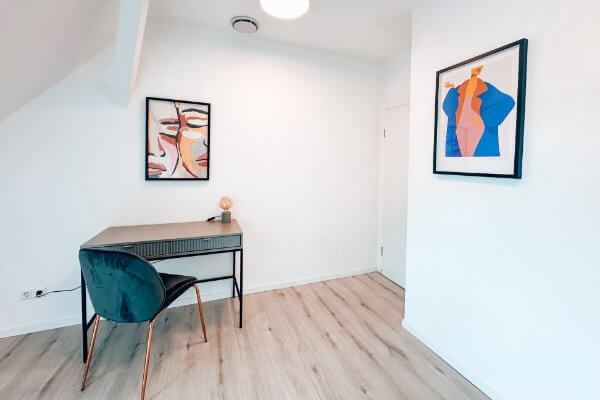 Workspace im Apartment Lörrach mit schnellem WiFi